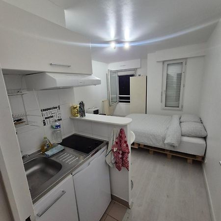 Studio A Suresnes Bagian luar foto