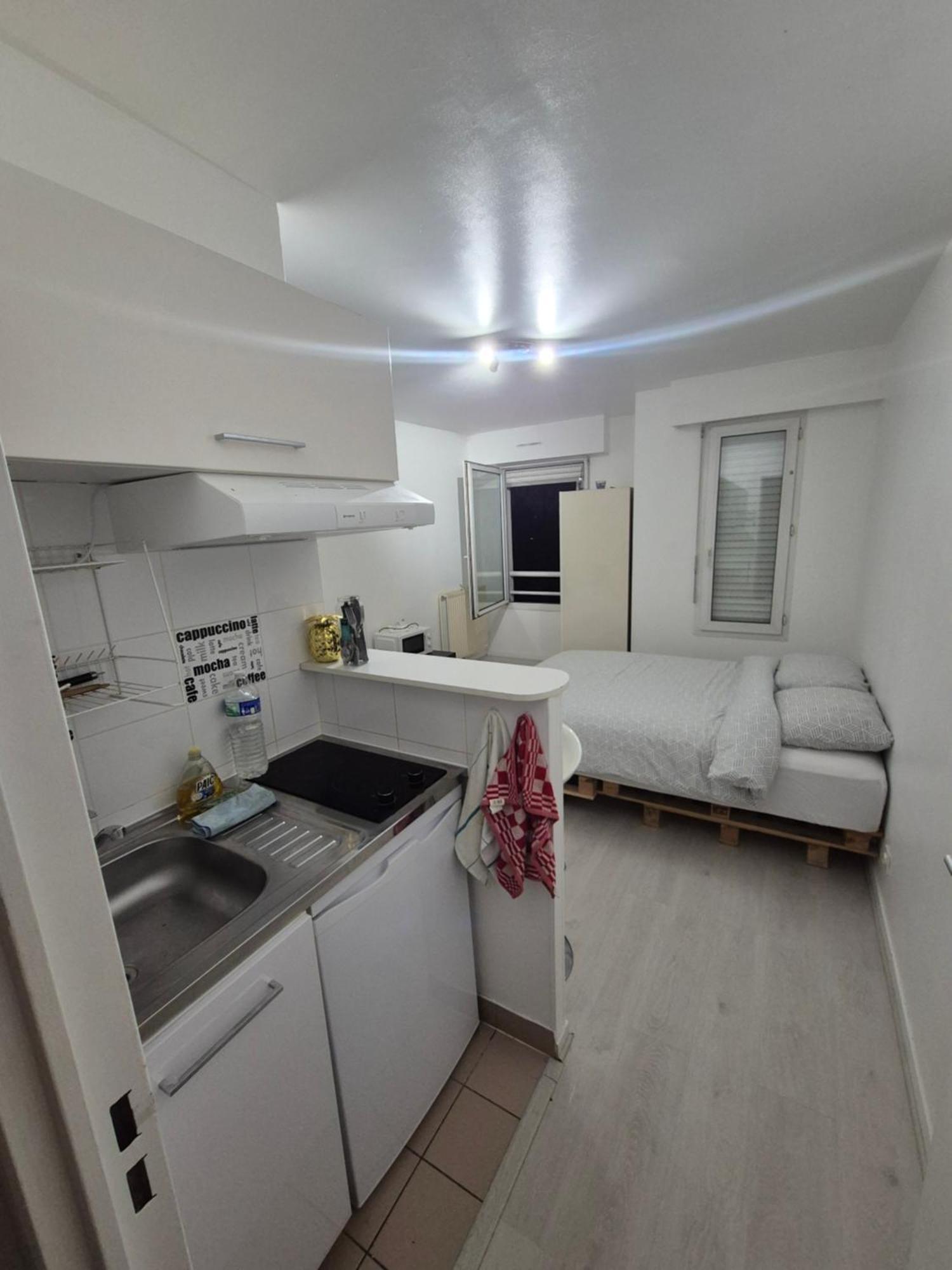 Studio A Suresnes Bagian luar foto